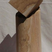 Gebrochene Säule mit Würfel (20 x 20 x 46)