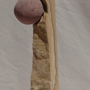 Stele mit Kugel